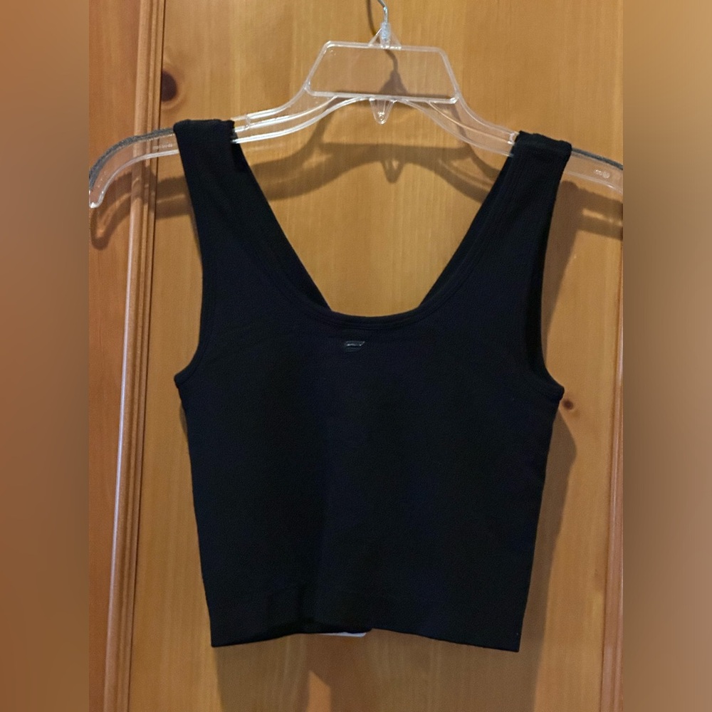 FABLETICS Women's Cloud Seamless V-Neck Crop Tank - Picture 6 of 16